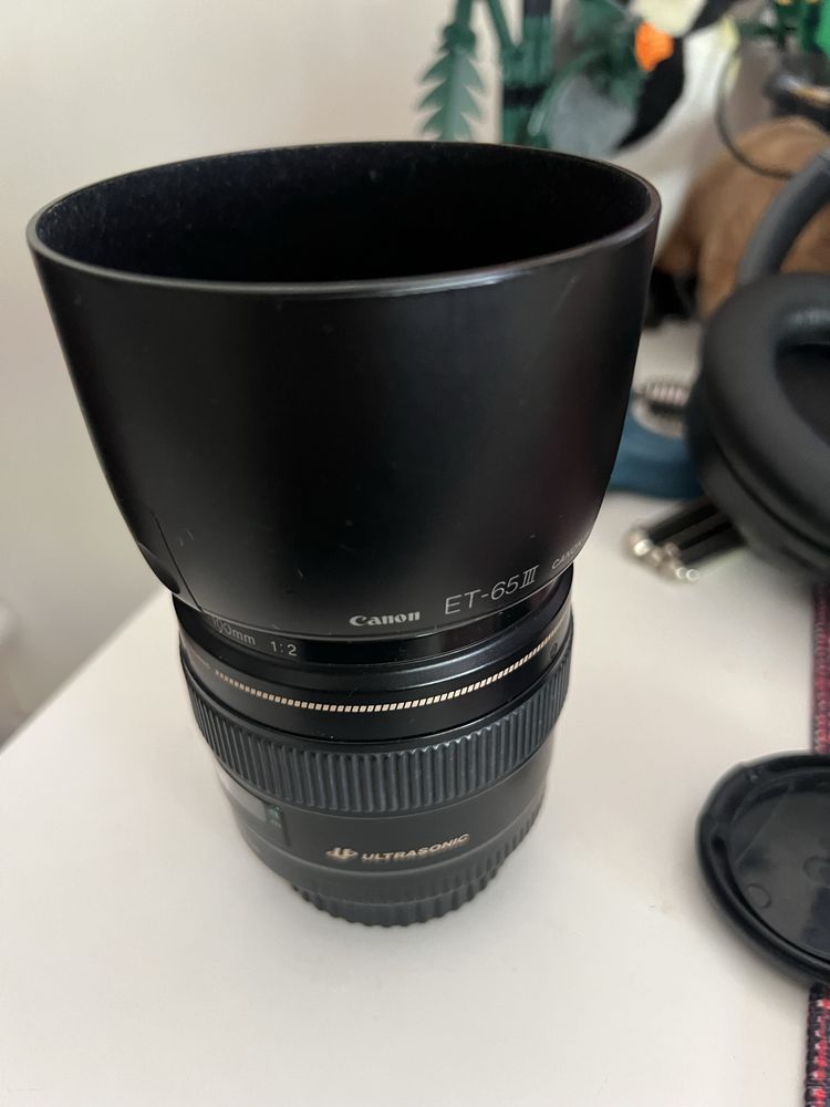 Canon EF 100mm f/2.0 USM