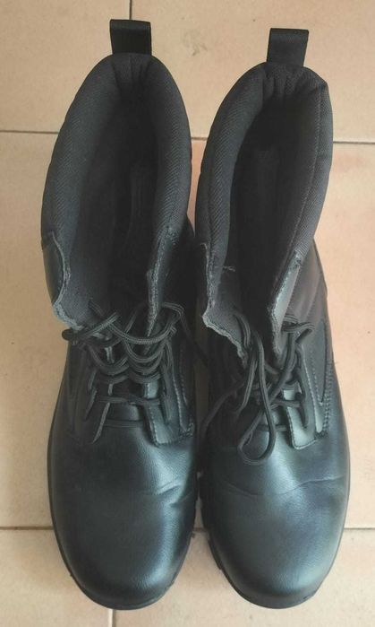 Vendo Botas de trabalho usadas uma vez