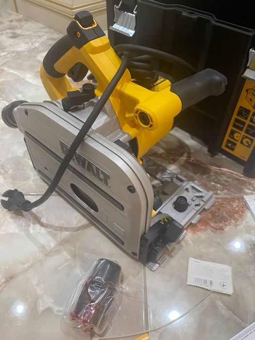 Пила дисковая погружная DeWALT DWS520KT + Чемодан TSTAK