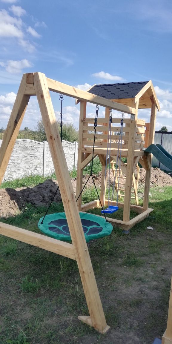 Plac zabaw dla dzieci huśtawka slizg zjeżdżalnia