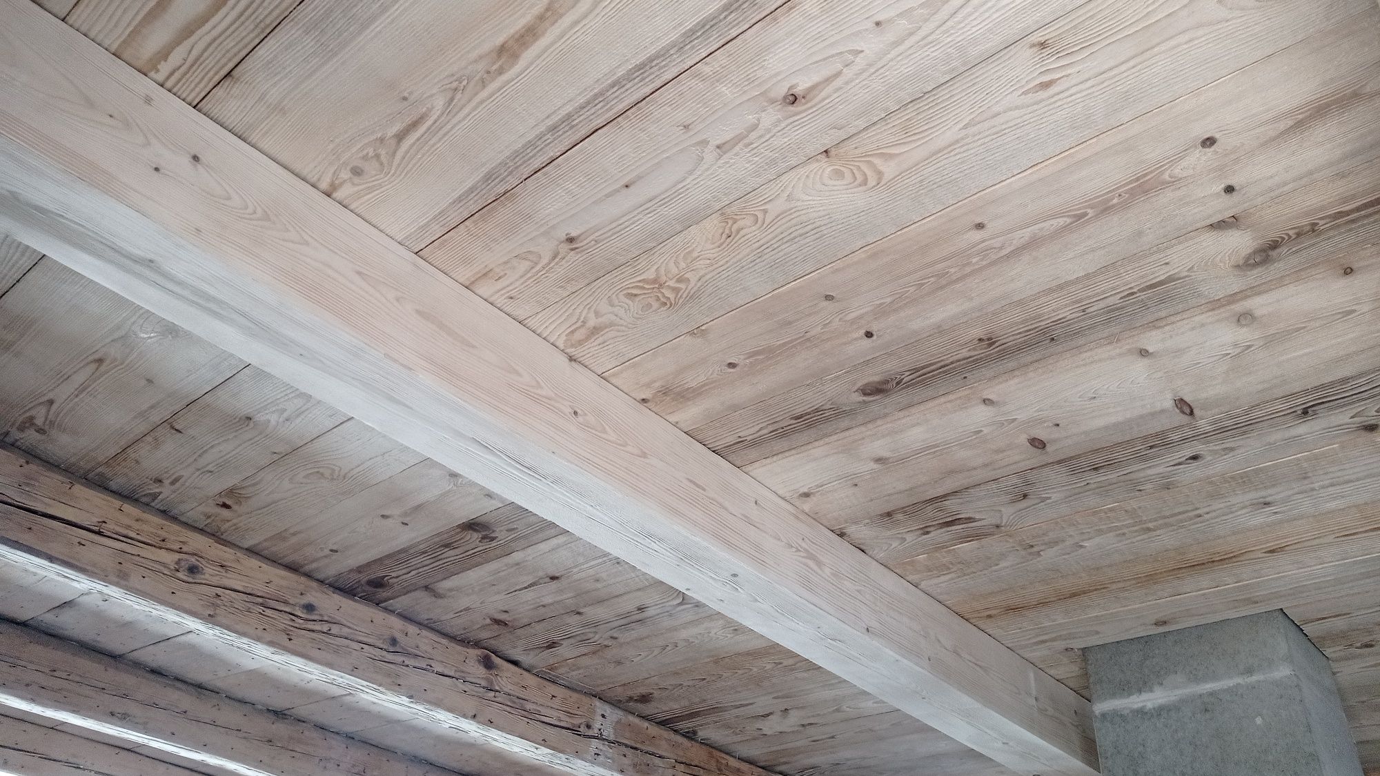 Remont domu drewnianego z bali, wymiana podwalin, fundametów tynk glin