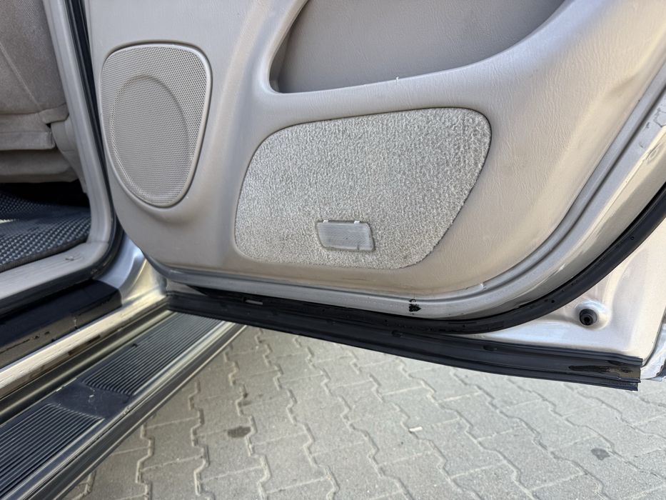 TOYOTA SEQUOIA  у відміному стані як зовні так і технічно.