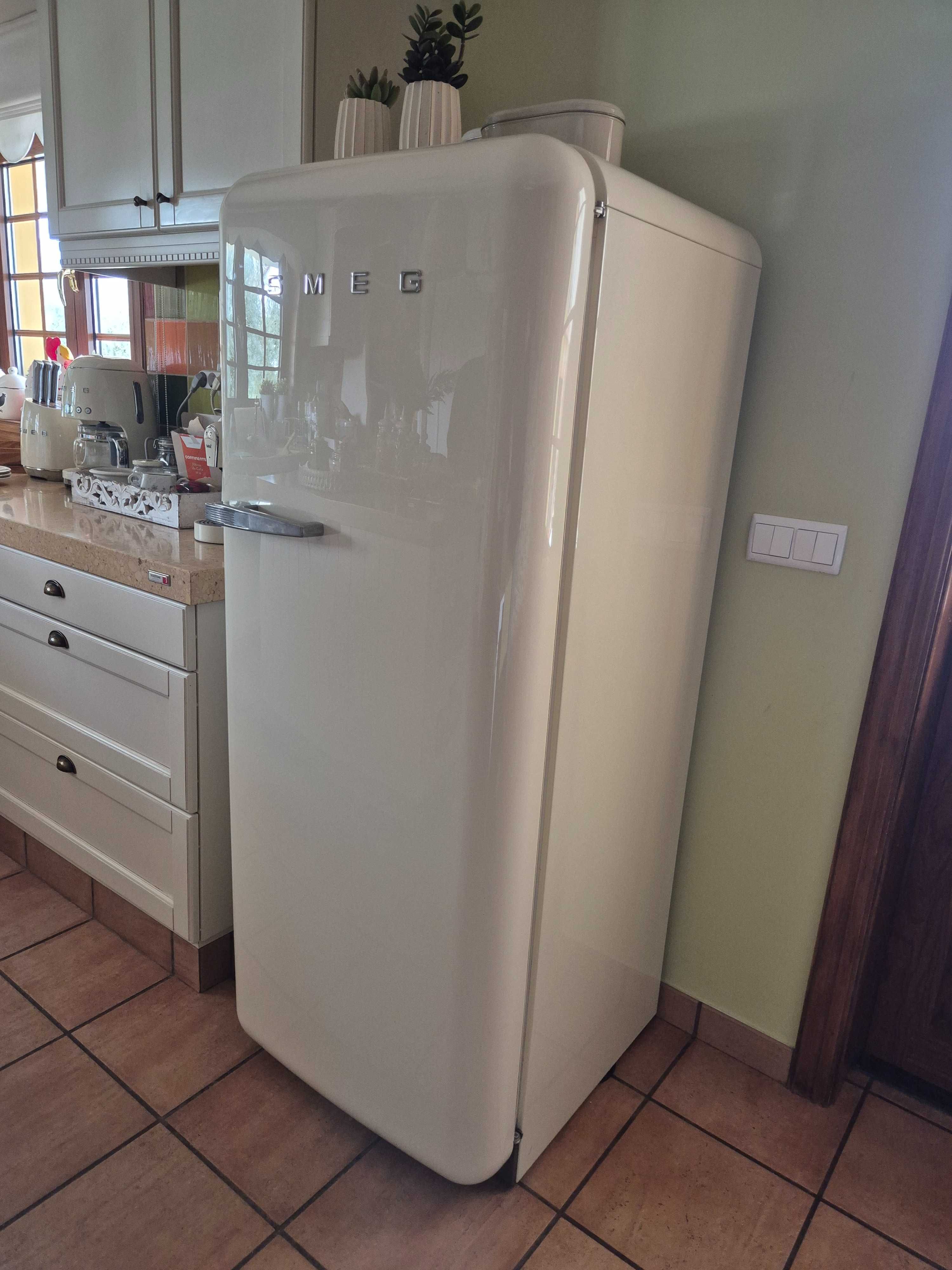 Frigorífico SMEG (cor: Bege)