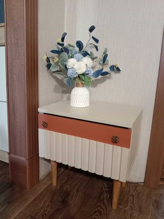 Тумба радянських часів.