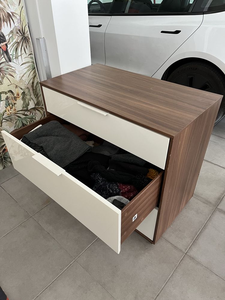 Cómoda com 3 gavetas
