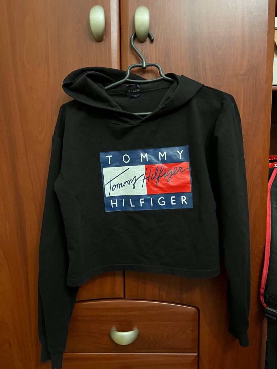 Жіноча кофта Tommy Hilfiger, укорочена