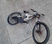 Bicicleta donwhill specialized