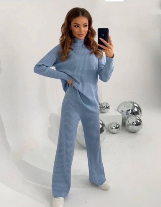 Жіночий костюм в рубчик М