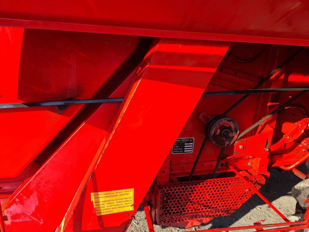 Комбайн Massey Ferguson 440 !
1