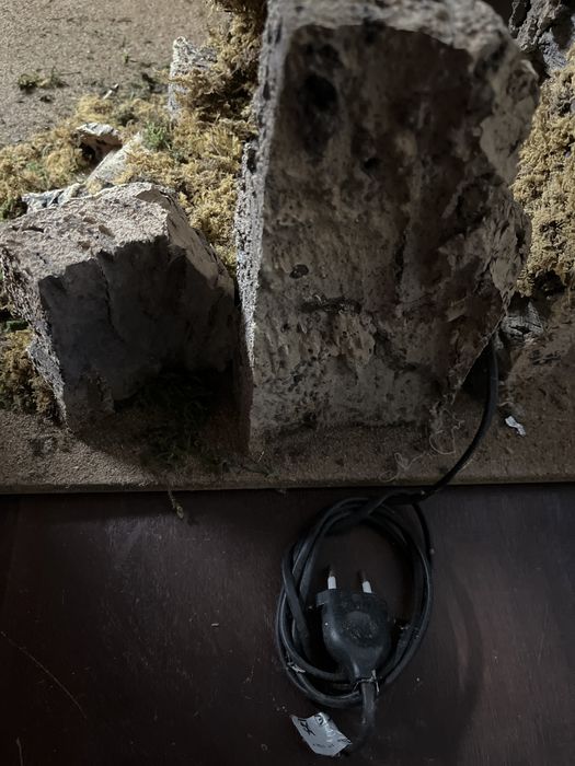 Presépio típico em madeira e cortiça, iluminado 90x60x50cm