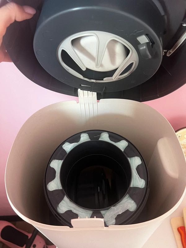 Zestaw pojemnik na zużyte pieluchy plus wkłady wymienne Tommee Tippee
