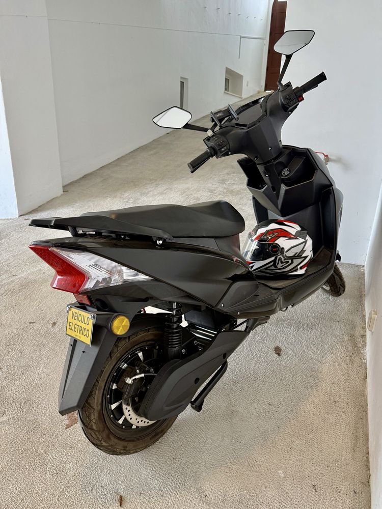 Scooter elétrica (Nova com DUAS BATERIAS)