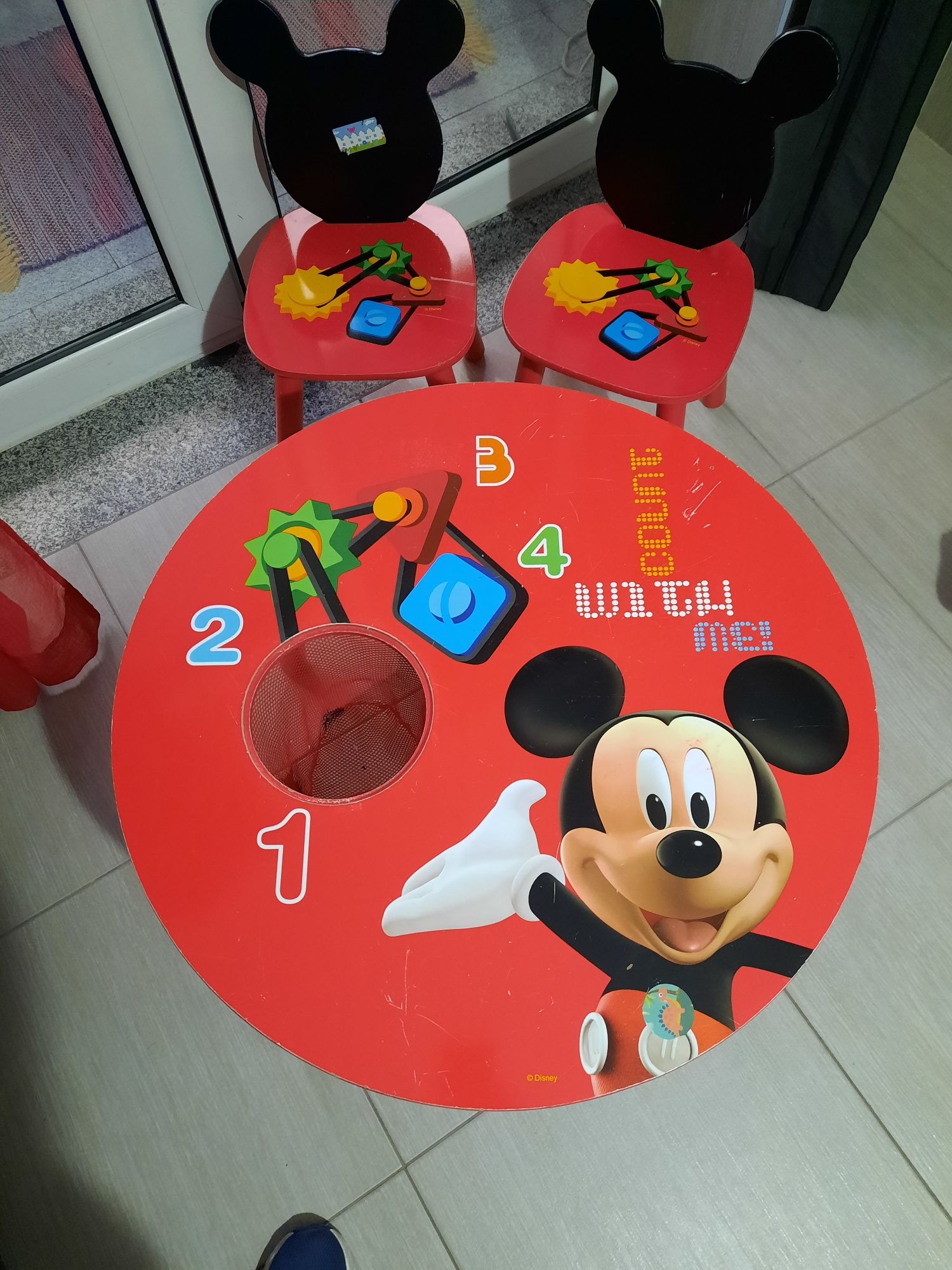 Mesa do Mickey + 2 cadeiras