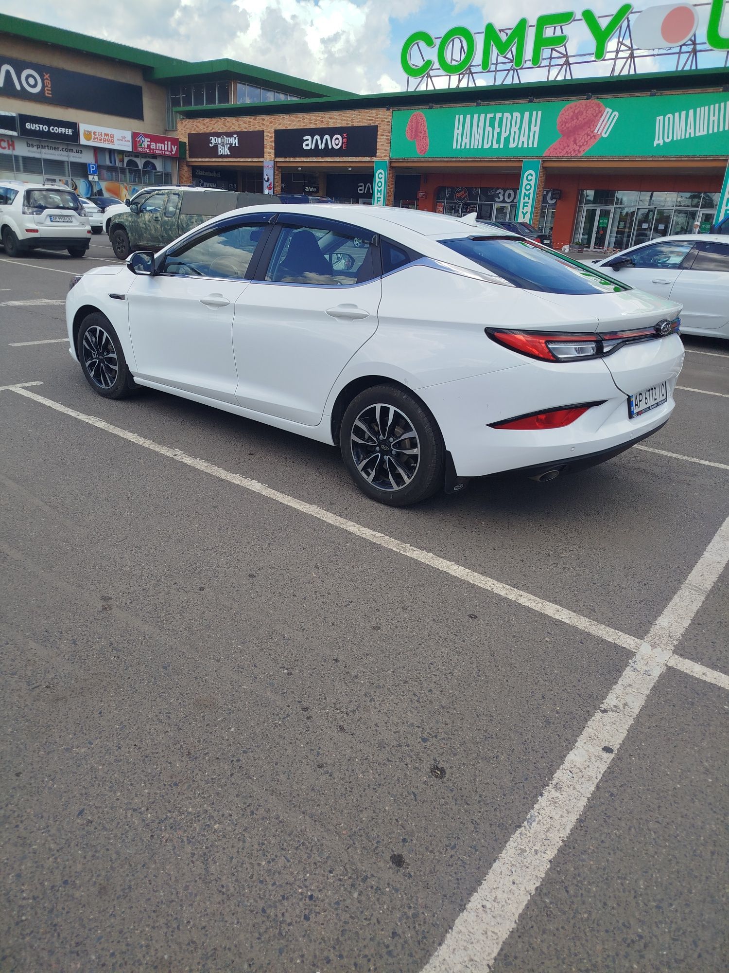 Автомобіль jag j7