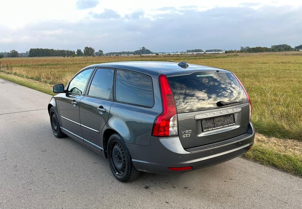 Volvo v50 bezwypadkowy