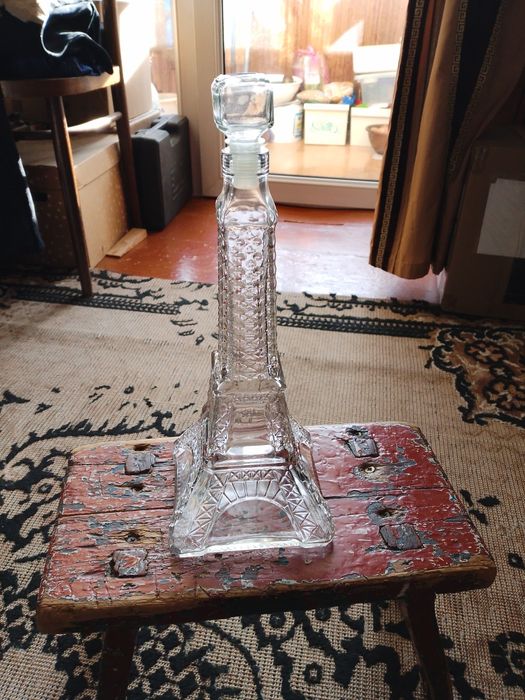 Продам графин "Эйфелевая башня"