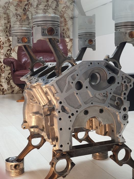 Стол из блока цилиндров v6 lexus)