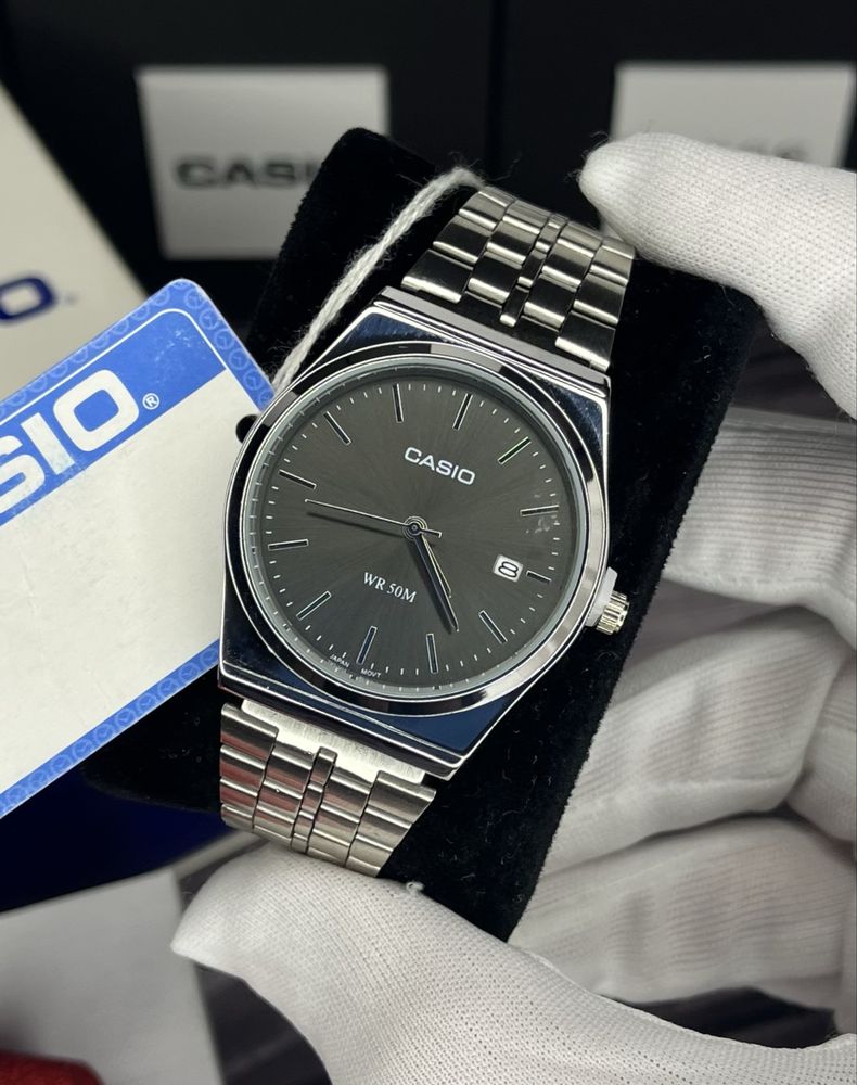 Casio B145 срібний з чорним циферблатом чоловічий наручний годинник