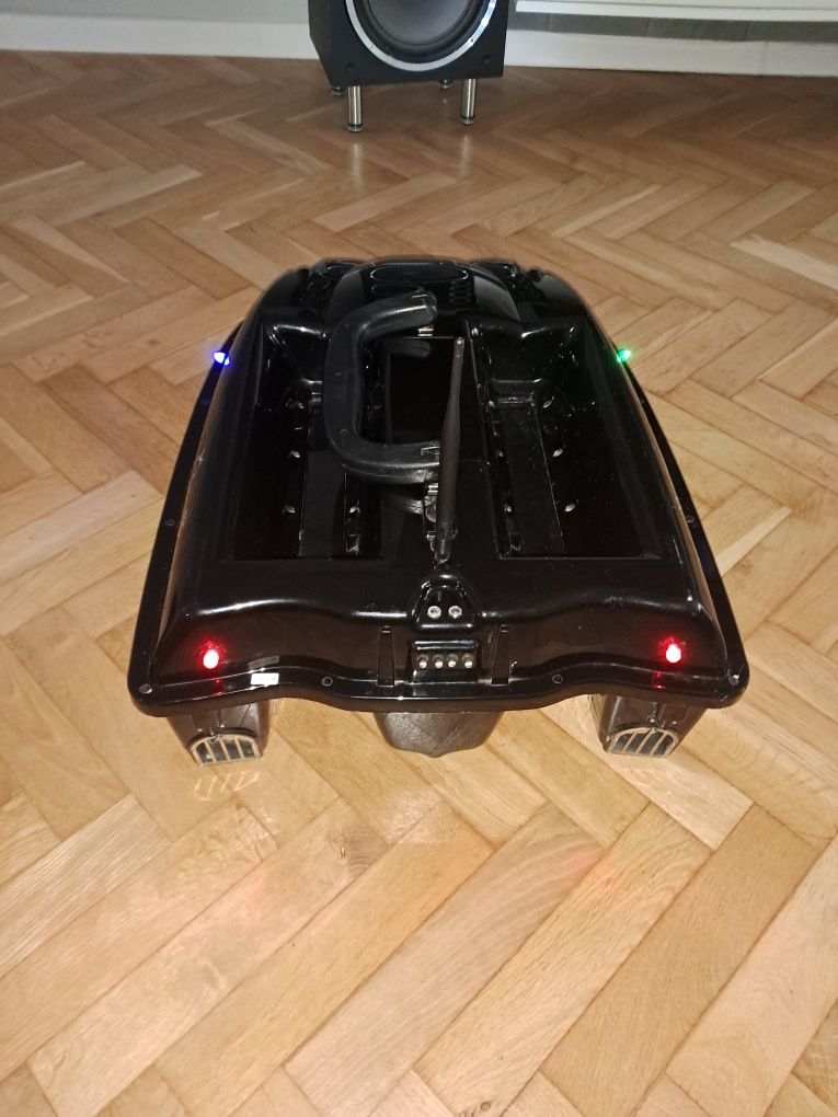 Łódka zanętowa echosonda