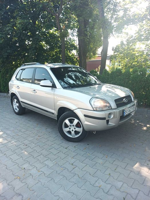 Хюндай Туксон в чудовому  стані, обслужений.