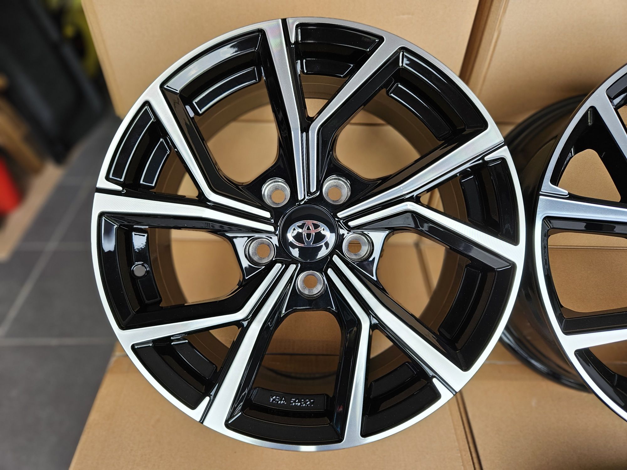 Toyota 16 " Nowe Czarne 5x114,3 Auris Corolla Yaris Cross RAV4 Felgi