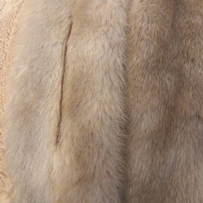 Szal z dwóch srebrzystych norek.