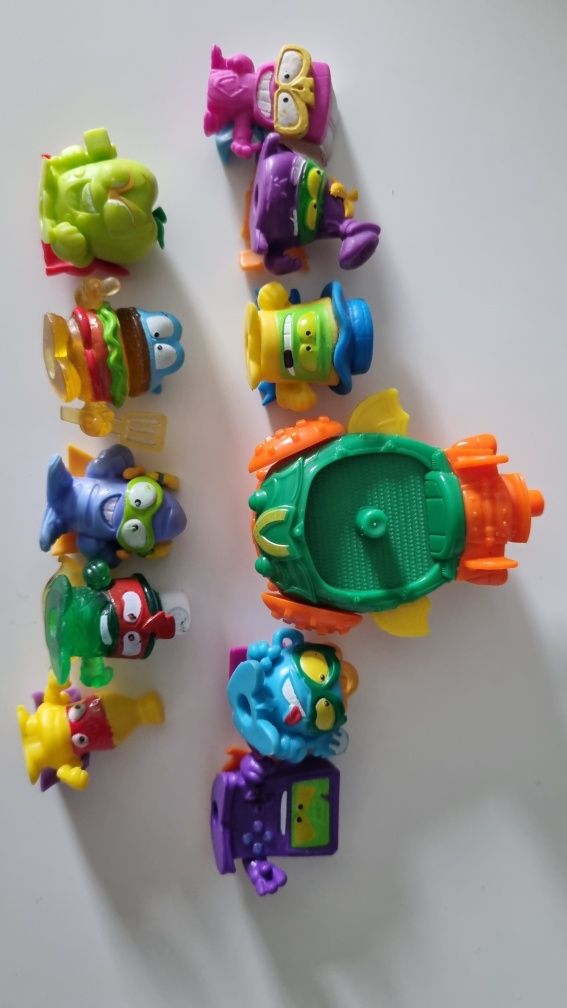 Super things 10 figurek + pojazd nr 5