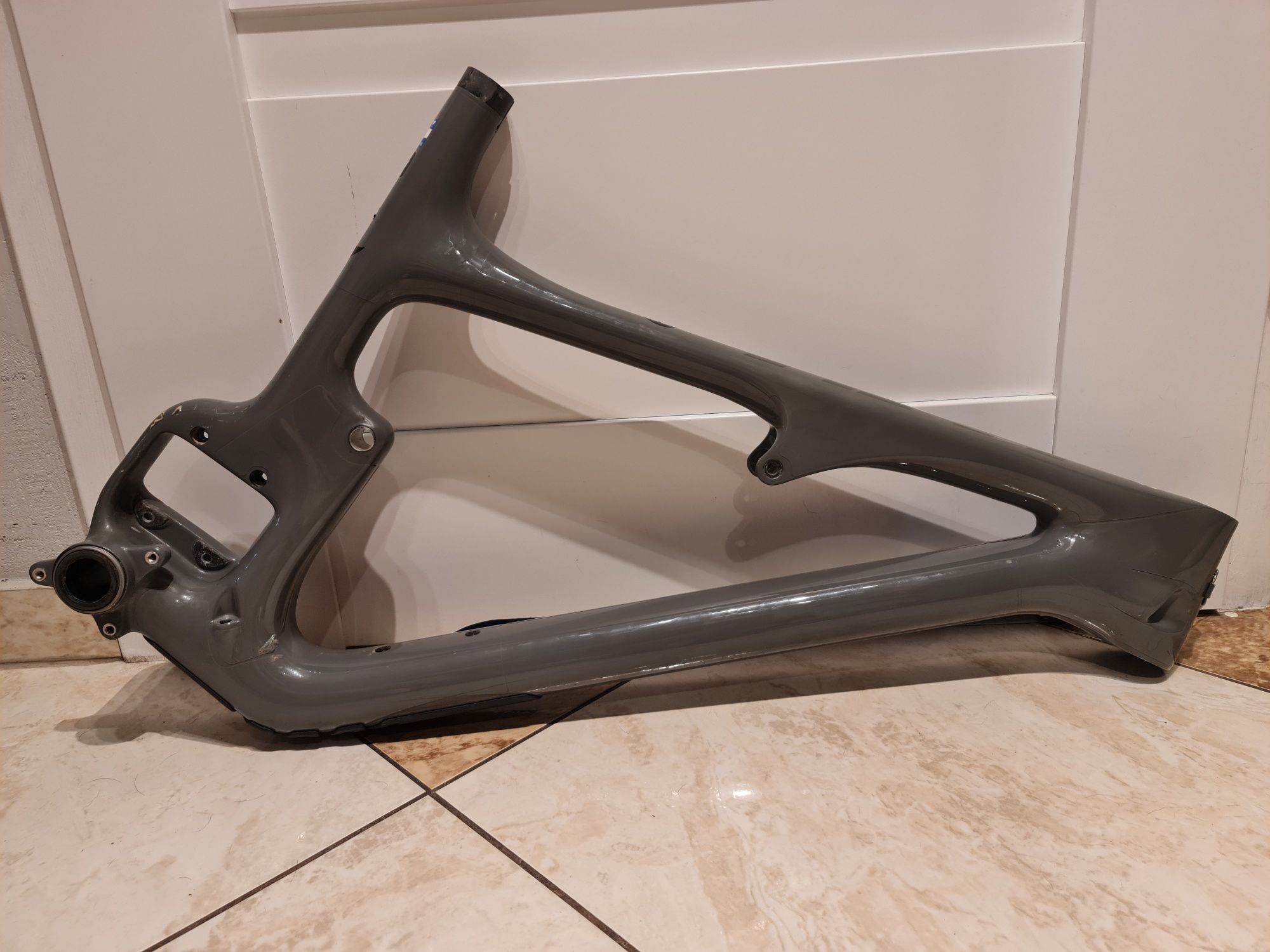 YETI SB140 ,przedni trójkąt