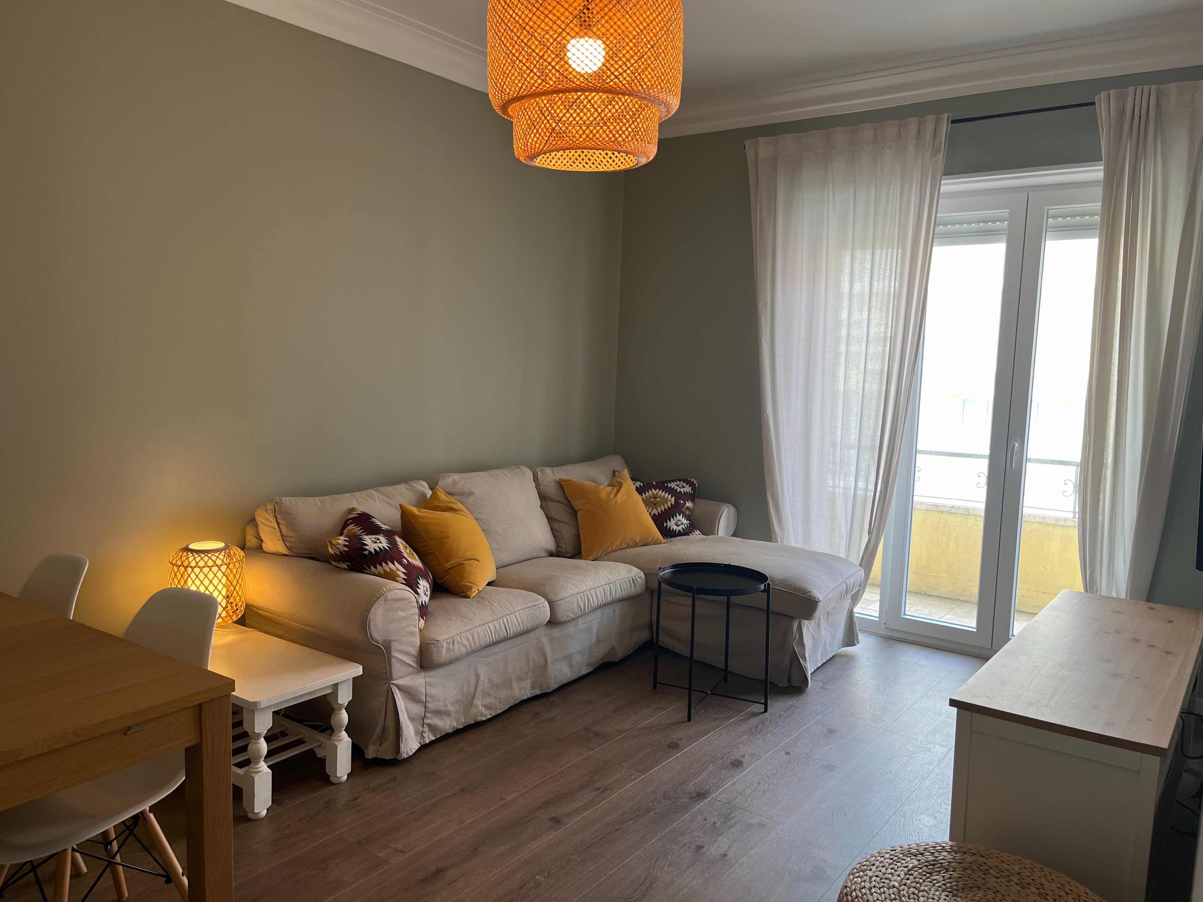 T2 Remodelado e Decorado com Logradouro em Alcântara – Lisboa