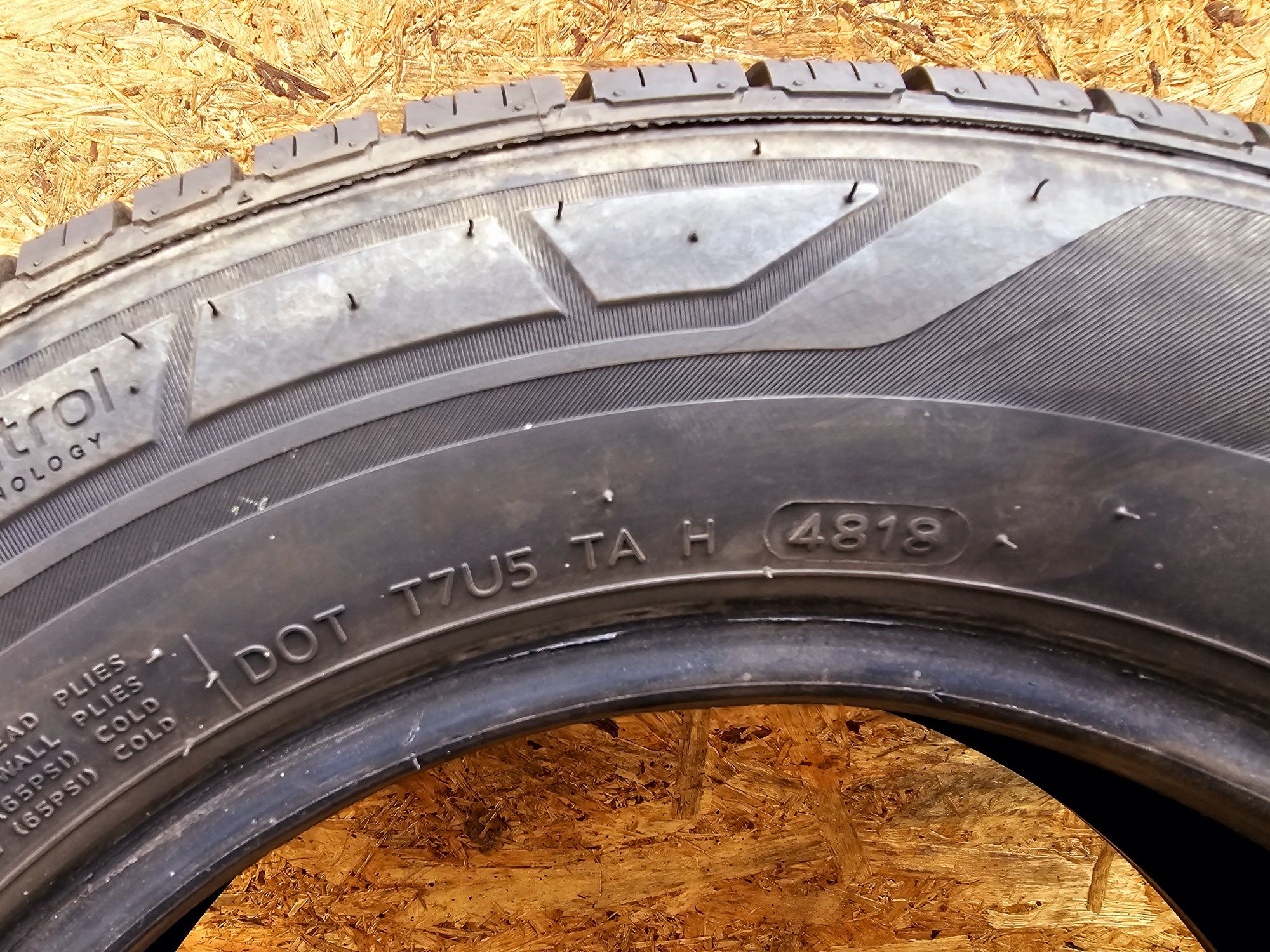 Idealne!!  8mm. 165/80 r14C Hankook Vantra LT. M+S