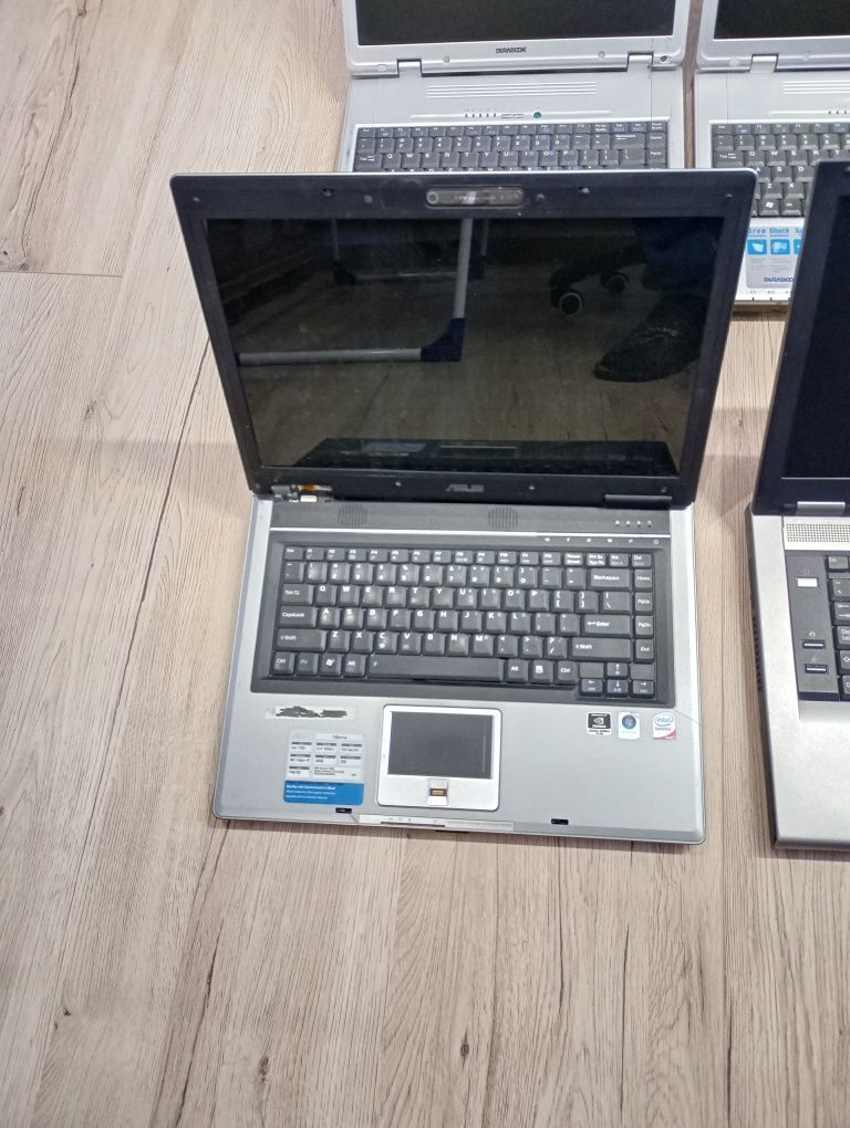 Laptopy - 7 sztuk różne modele