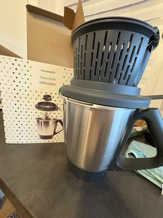 Sprzedam nowe naczynie miksujace do tm6