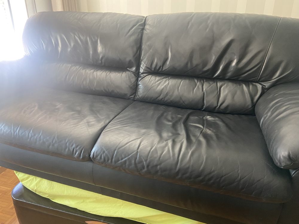 Sofa em pele preto