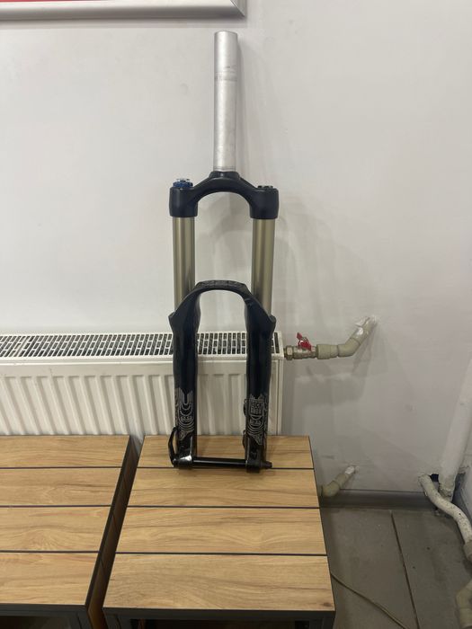 СРОЧНО Rock shox totem 180mm