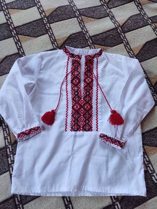 Дитяча вишиванка на 2-3 роки