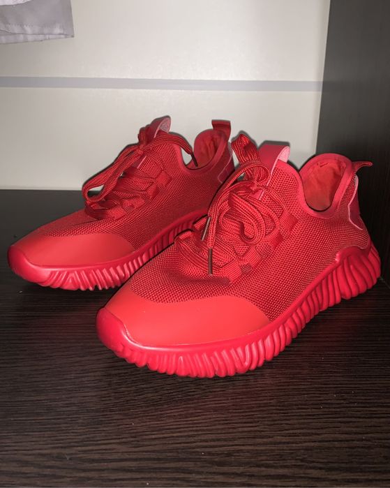 Червоні кросівки жіночі Gelsomino