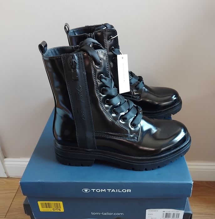 - 40% Botki lakierowane Tom Tailor, r. 37. Wkładka 24 cm.