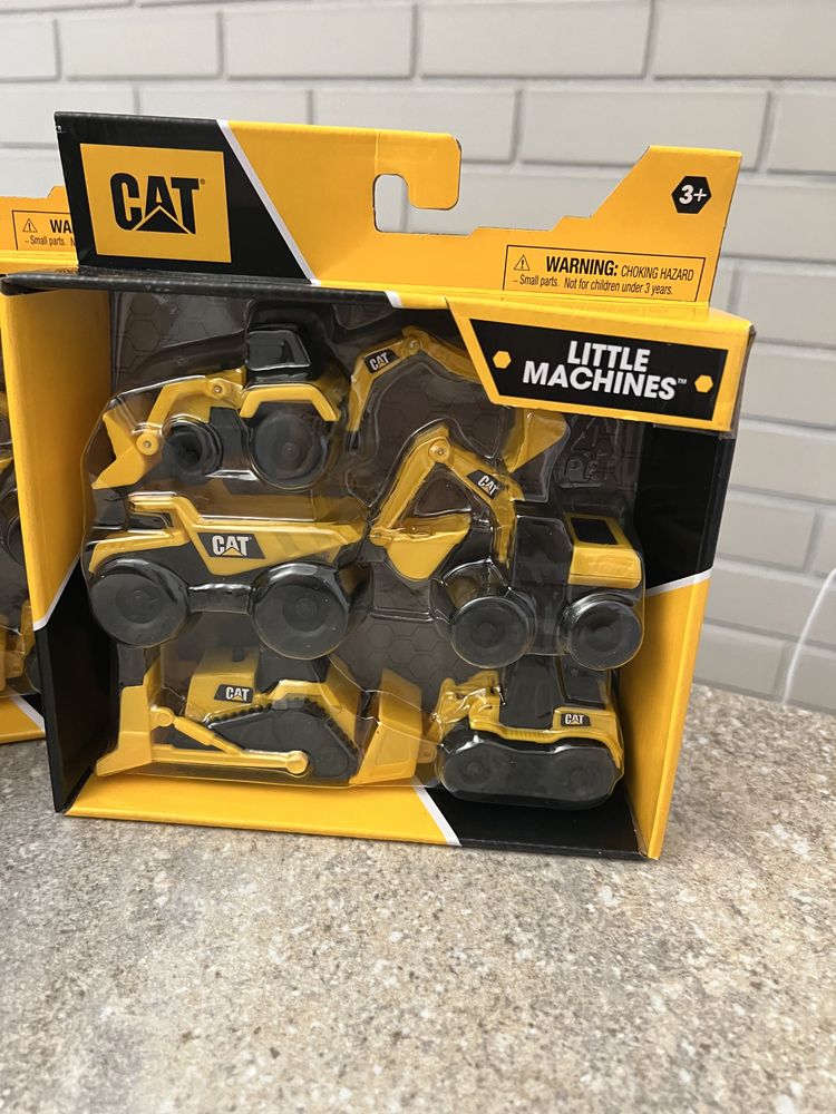 Набір маленьких машинок cat