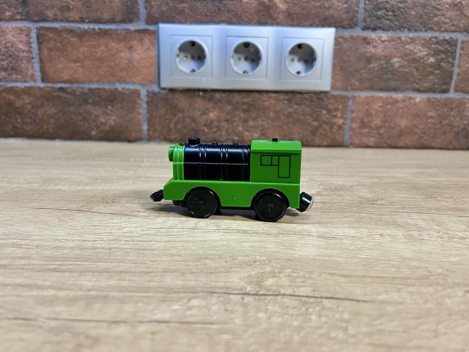 Електричний потяг (локомотив) до дерев"яноі коліі іграшка