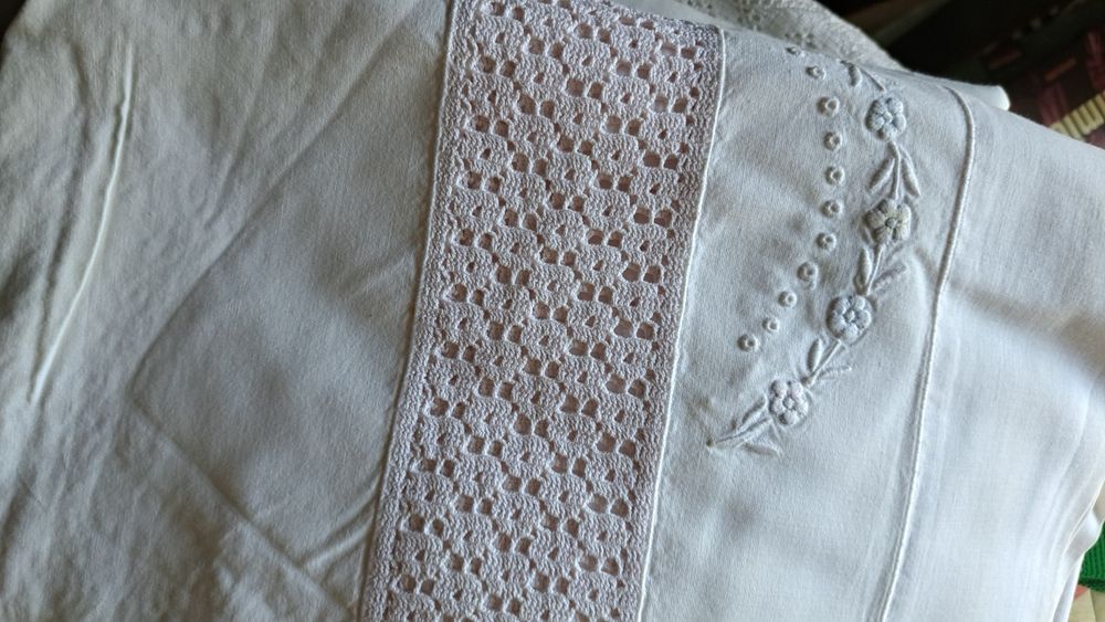 Lençóis algodão brancos renda e bordados