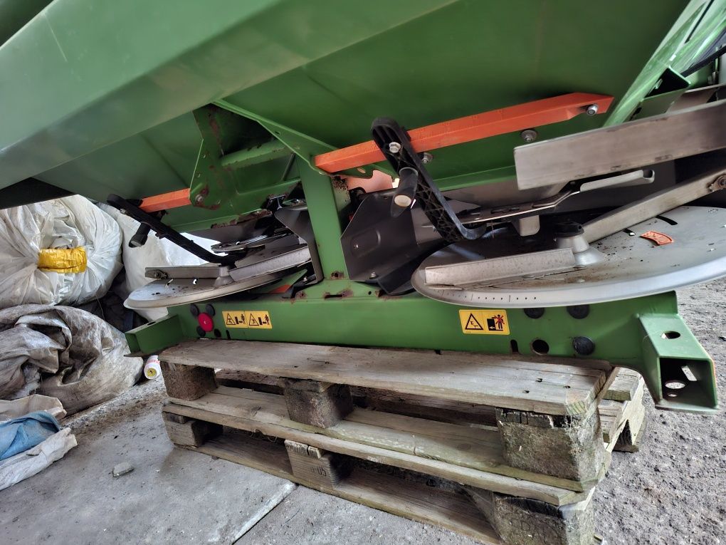 Rozsiewacz Amazone ZAM 1501 poj 2500l