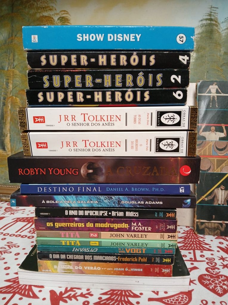 Vários  livros leitura