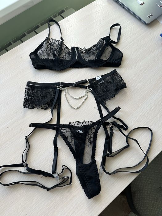 Кружевна жіноча білизна