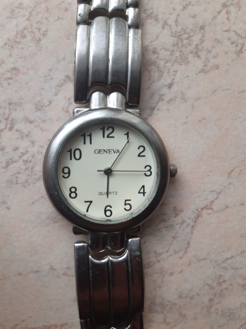 Zegarek srebrny na bransolecie