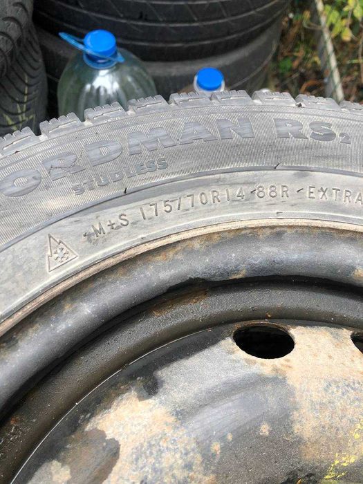 Продам зимняя резина 175\70R14 Nokian