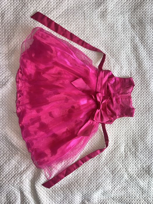 Przepiekna suknia sukienka okolicznosciowa r. 122