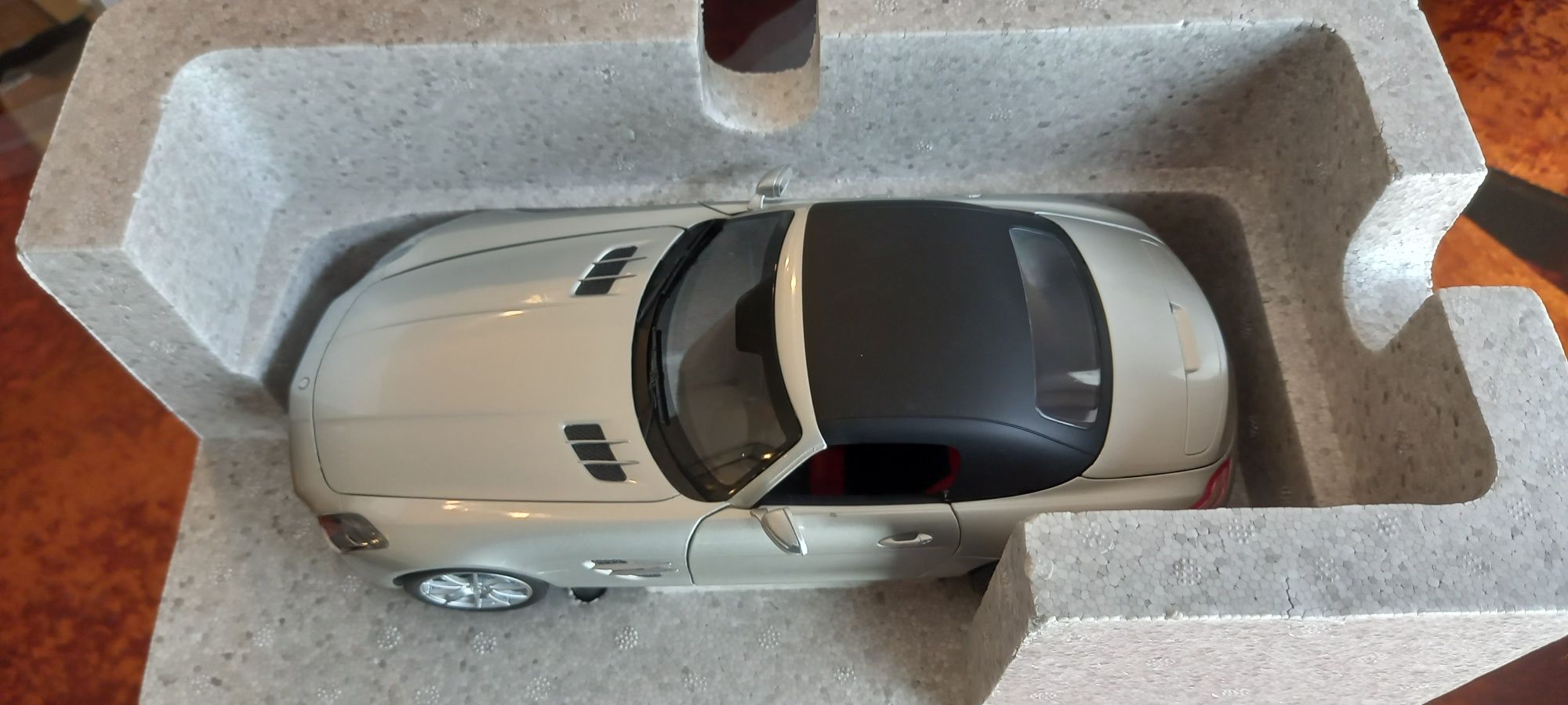 Mercedes SLS da Minichamps 1/18