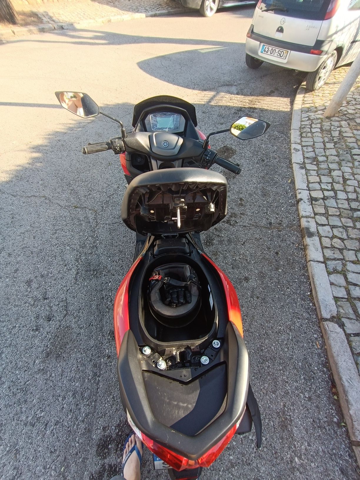 N-Max 125Cc vermelho brilhante