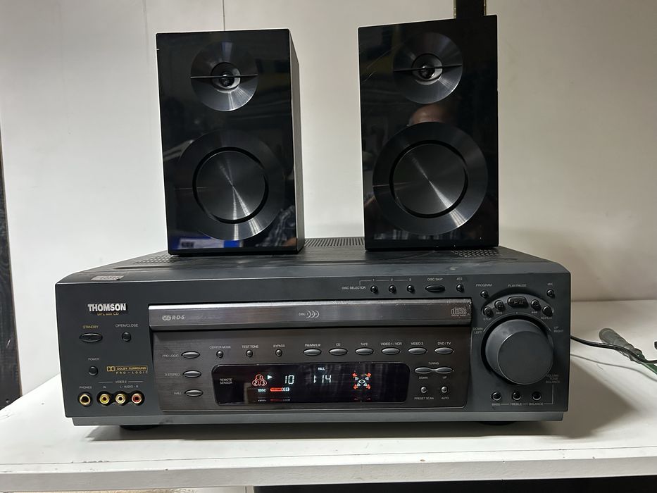 Amplificador e sintonisador com leitor 3 cds