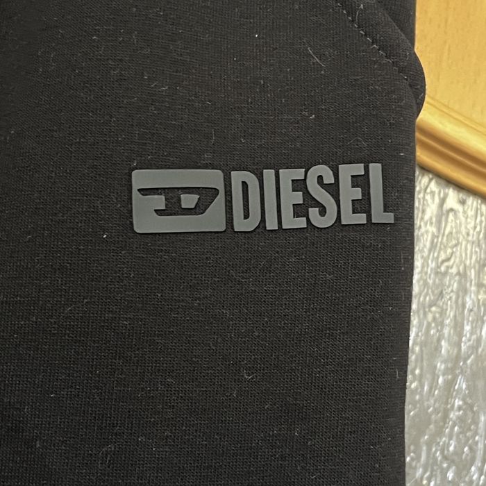 Czarny, ciepły kombinezon sportowy dla chłopca z kapturem